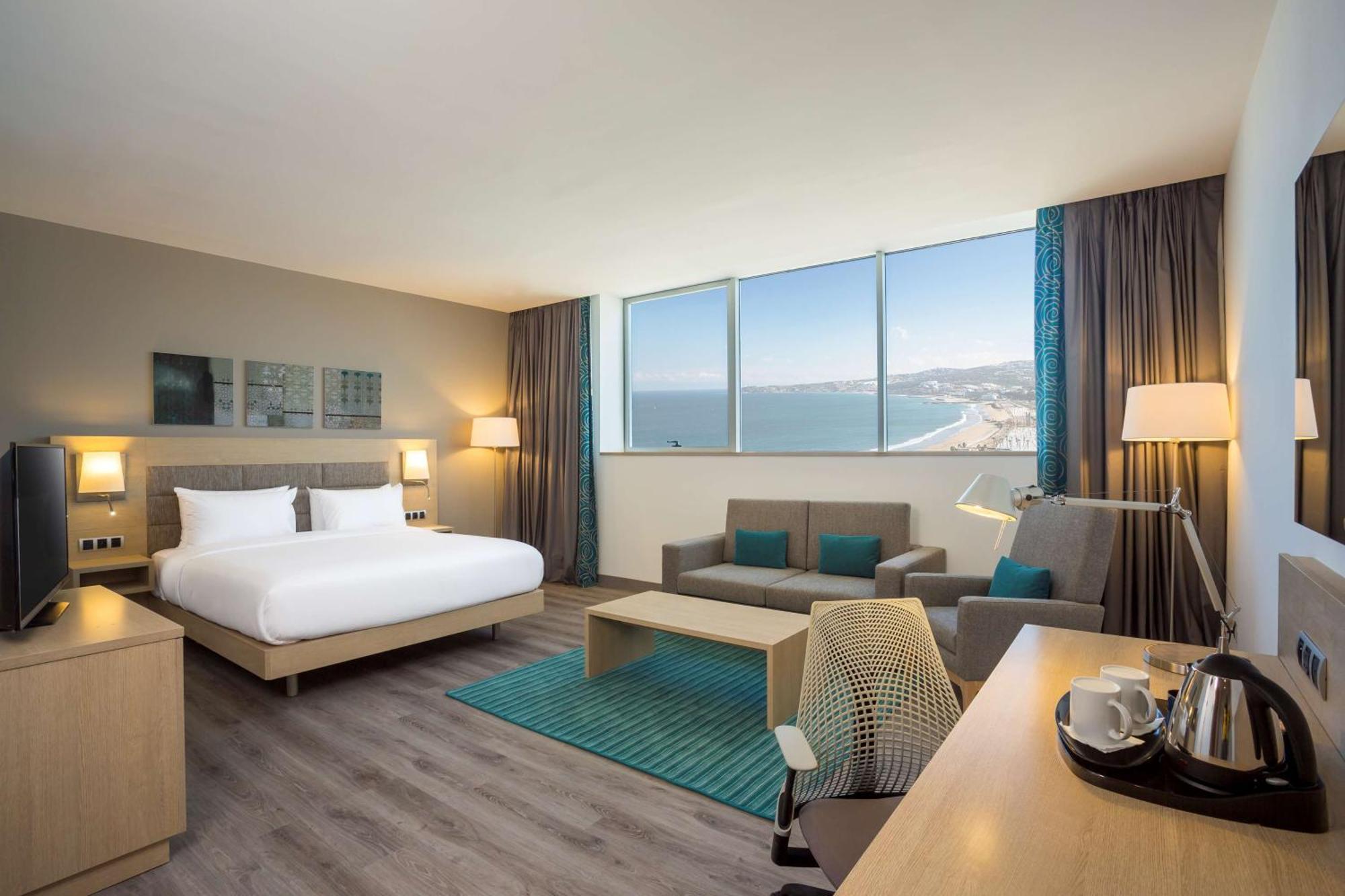 One-Bedroom King Suite Sea View